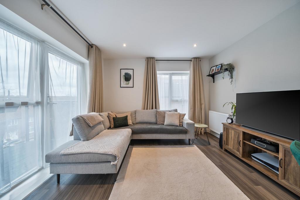 1374342 12 690893...