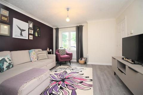 3 bedroom semi-detached house to rent, Holyhead Crescent, Tattenhoe