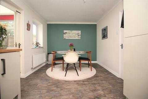 3 bedroom semi-detached house to rent, Holyhead Crescent, Tattenhoe