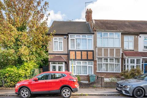 3 bedroom end of terrace house for sale, Winchester Road, Highams Park, London, E4