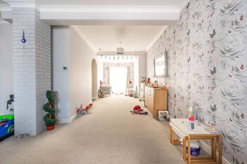 3 bedroom end of terrace house for sale, Winchester Road, Highams Park, London, E4