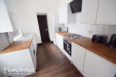 5 bedroom terraced house to rent, Seaford Street, Stoke-On-Trent ST4