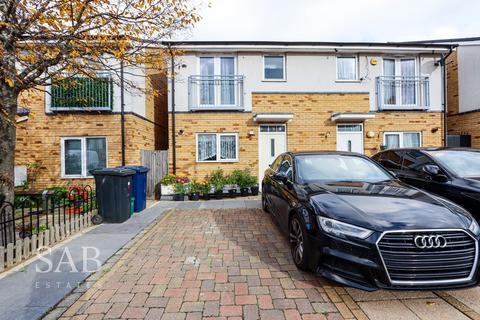 3 bedroom semi-detached house to rent, Founders Close, Northolt, UB5