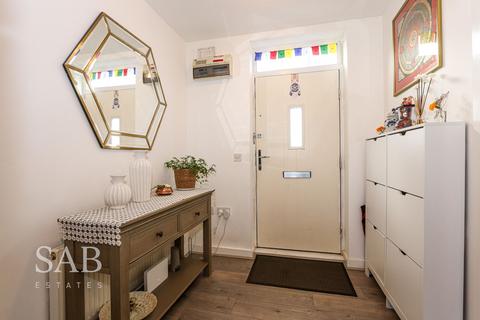 3 bedroom semi-detached house to rent, Founders Close, Northolt, UB5