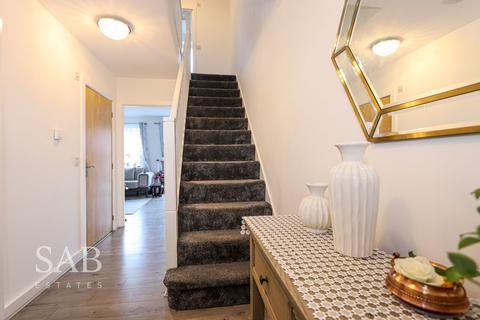 3 bedroom semi-detached house to rent, Founders Close, Northolt, UB5