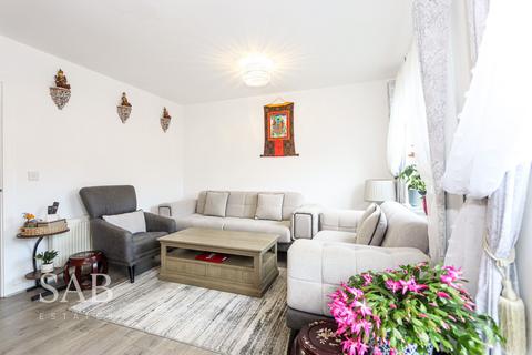 3 bedroom semi-detached house to rent, Founders Close, Northolt, UB5