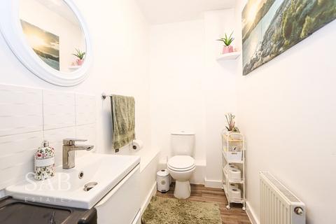 3 bedroom semi-detached house to rent, Founders Close, Northolt, UB5