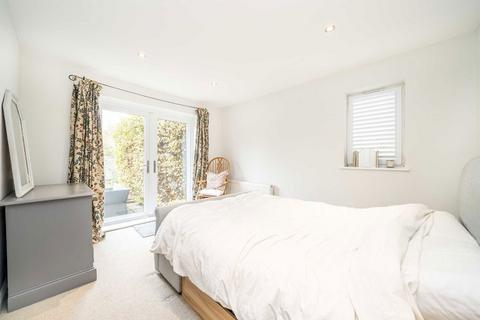 undefined, Cranmer Court, Hampton TW12