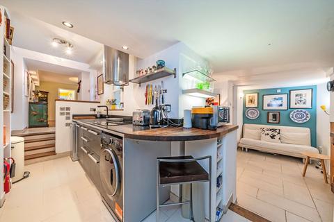 2 bedroom flat to rent, Brunswick Gardens, London W8