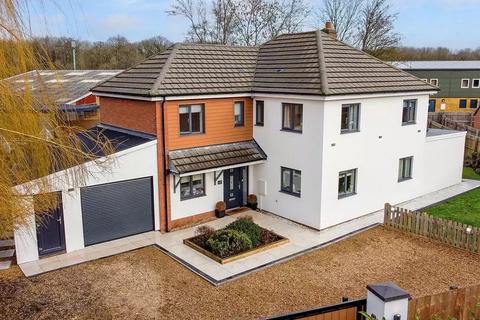 5 bedroom detached house to rent, Willow Lane, Hartwell