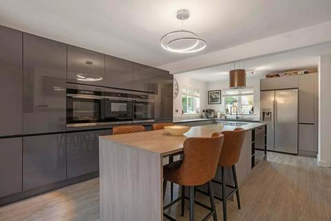 5 bedroom detached house to rent, Willow Lane, Hartwell