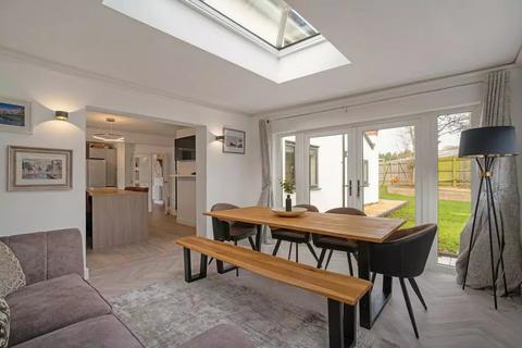 5 bedroom detached house to rent, Willow Lane, Hartwell