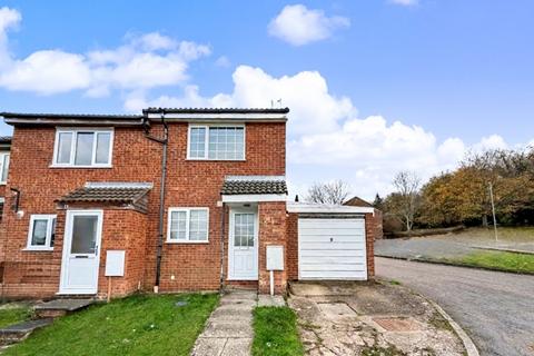 12 St John's Close, Daventry, NN11 4SH