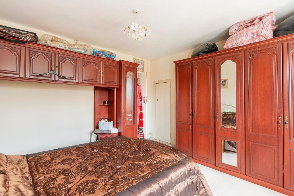 7 S1 R6 EE - Bedroom A.jpg
