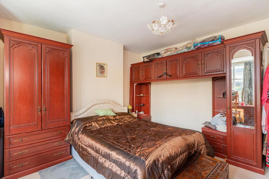 7 S1 R6 EE - Bedroom B.jpg