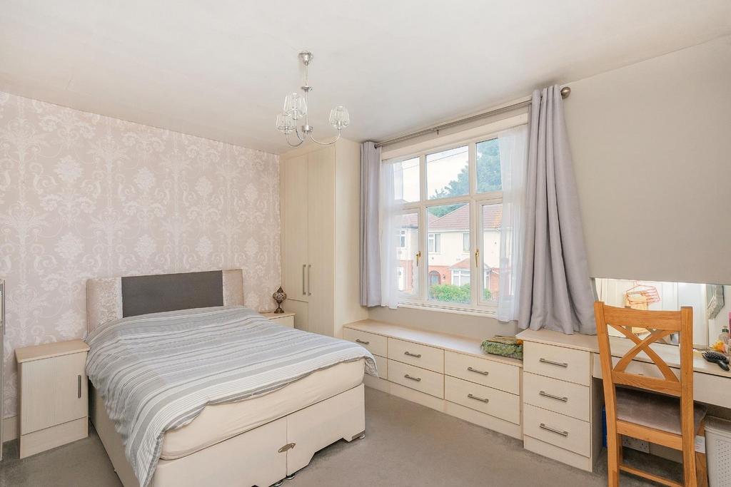 7 S1 R6 EE - Bedroom E.jpg
