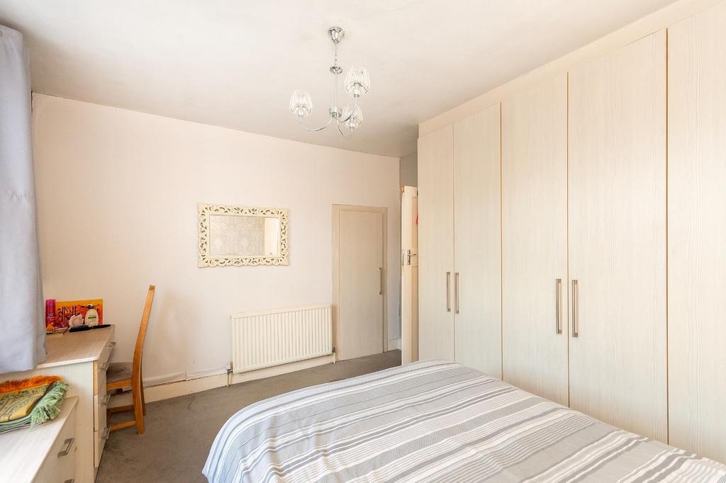 7 S1 R6 EE - Bedroom D.jpg