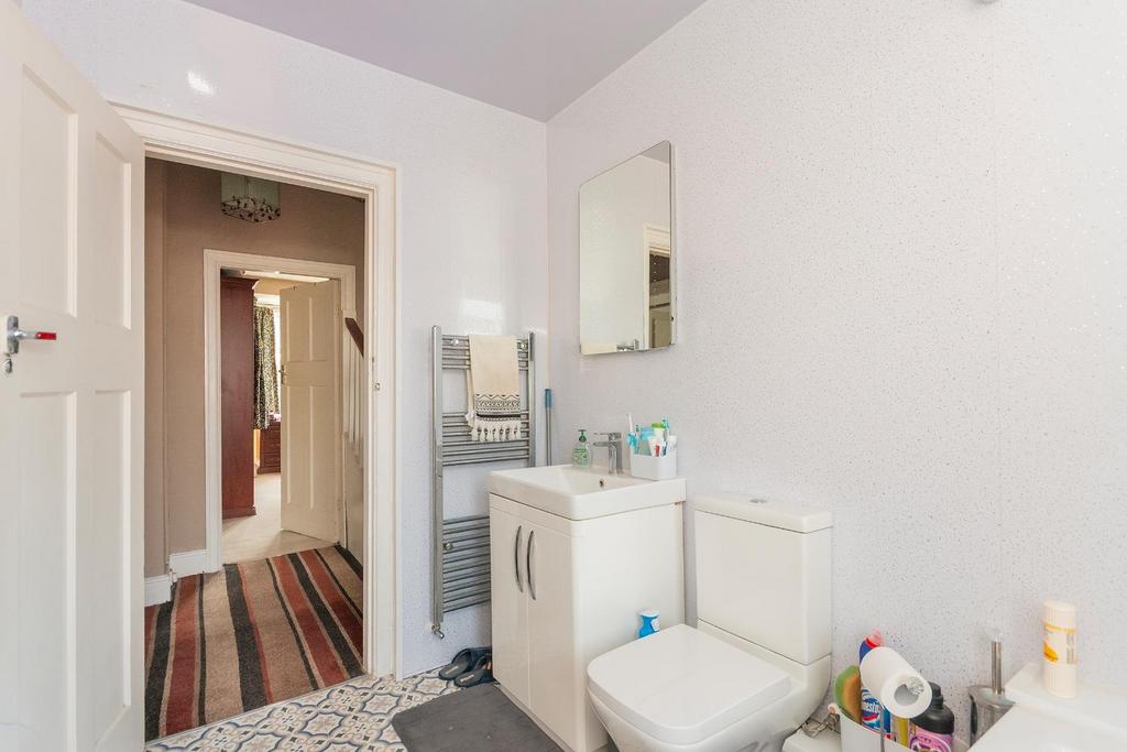 7 S1 R6 EE - Bathroom A.jpg