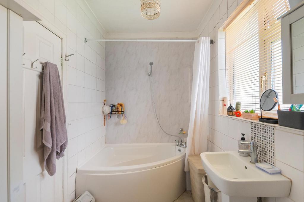7 S1 R6 EE - Bathroom E.jpg