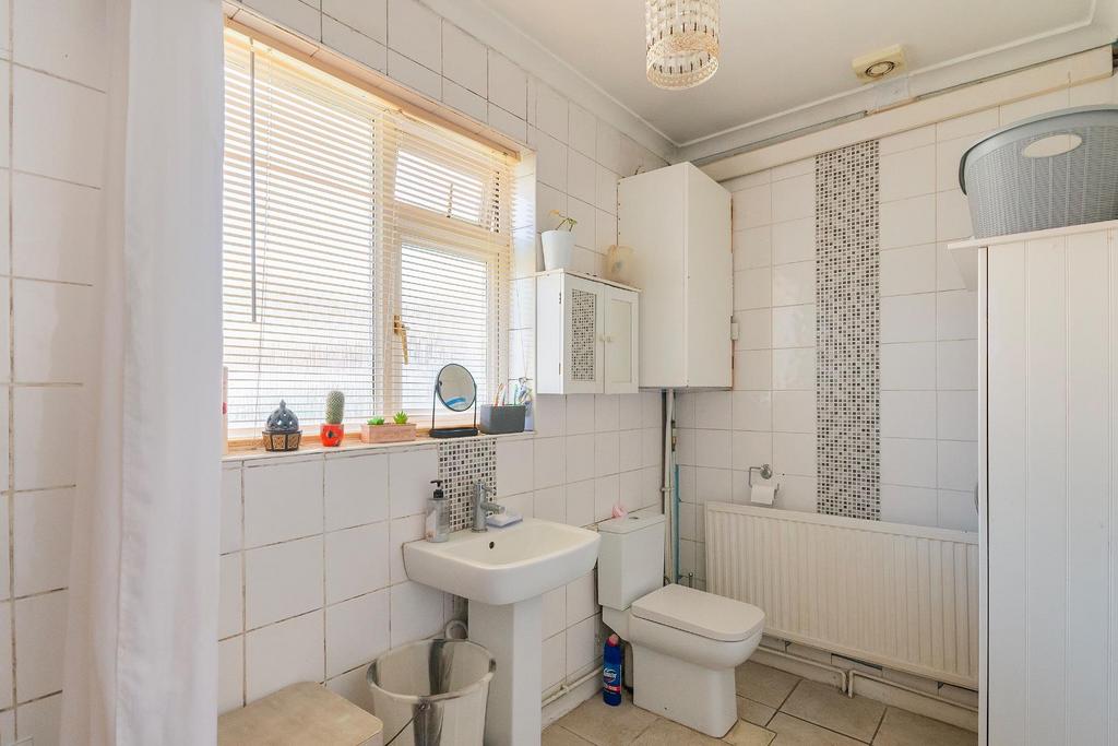 7 S1 R6 EE - Bathroom D.jpg