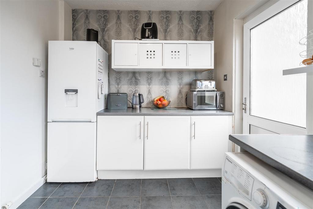 Kitchen-b..jpg