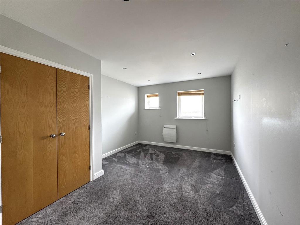 Master bedroom 2nd.jpg