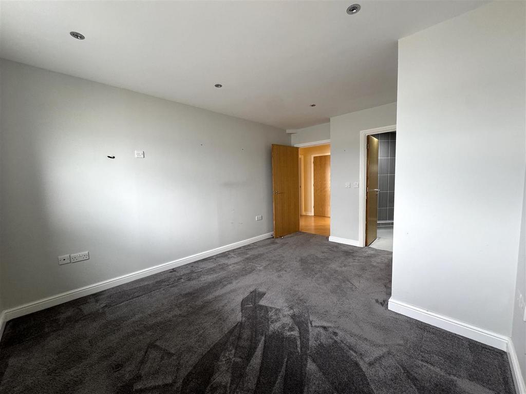 Master bedroom 1.jpg