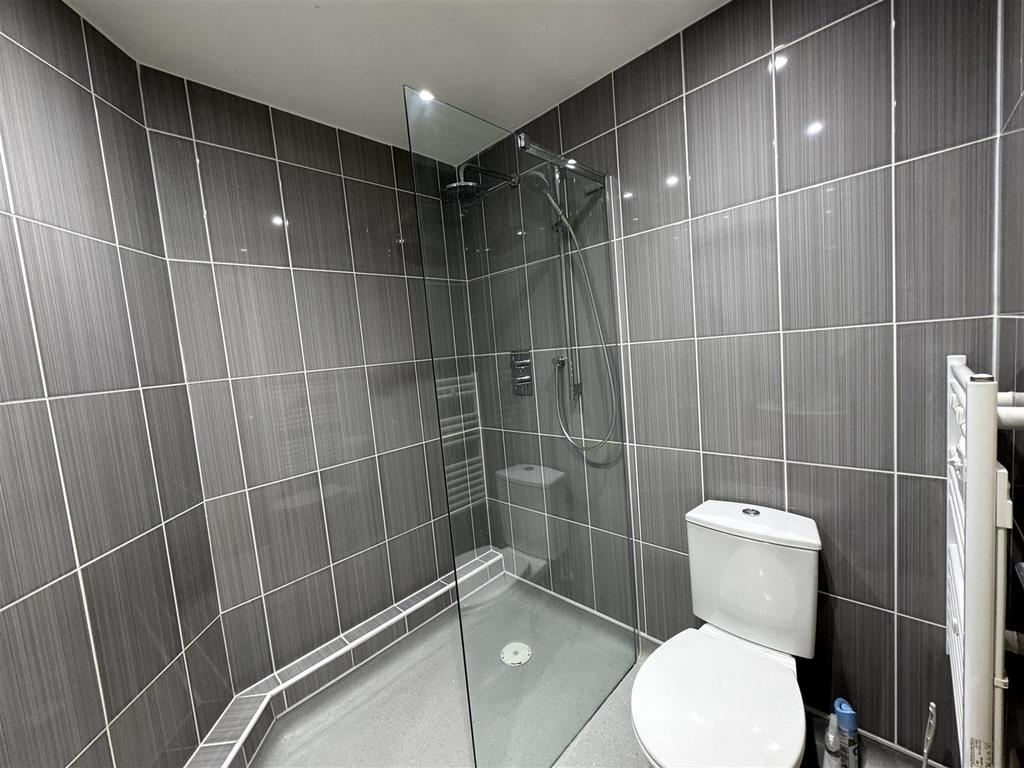 En-suite to master.jpg