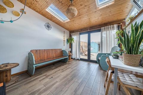 2 bedroom terraced house for sale, Voyce Way, Bedford