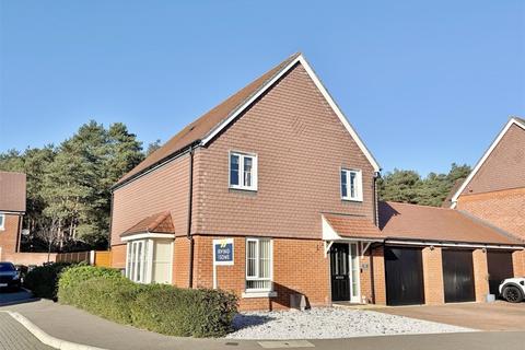 4 bedroom detached house for sale, Heather Gardens, Verwood, Dorset, BH31