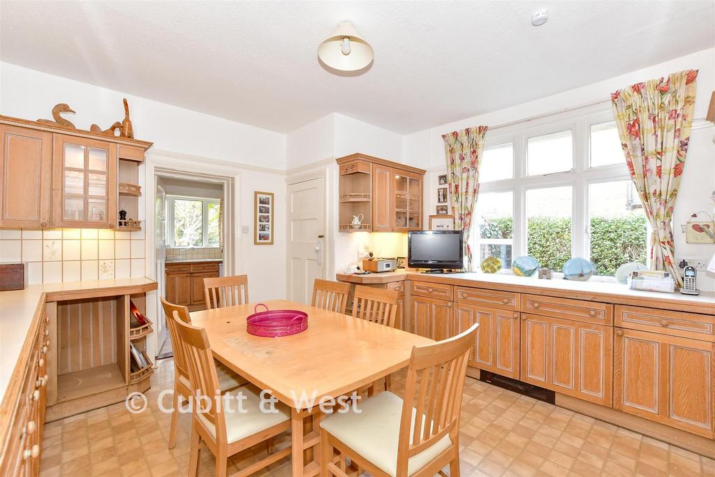 Kitchen/Breakfast Room