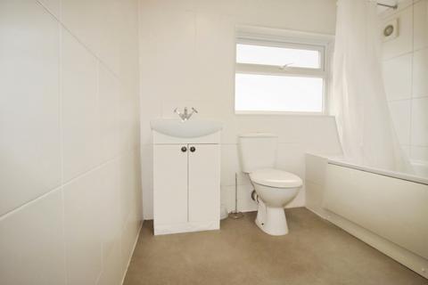 3 bedroom semi-detached house to rent, Wickham Street Welling DA16