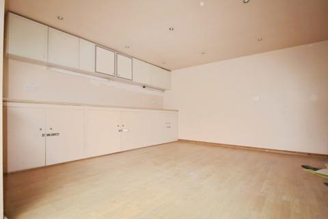 3 bedroom semi-detached house to rent, Wickham Street Welling DA16