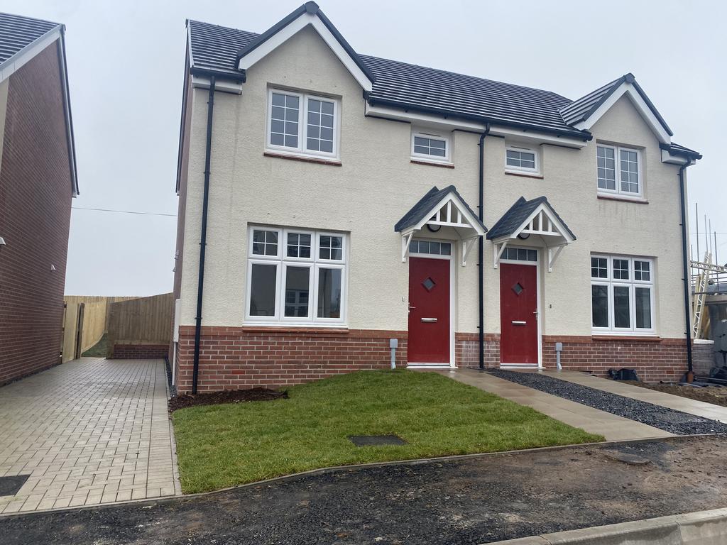 3 bedroom semi-detached house for sale