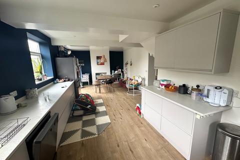 4 bedroom semi-detached house to rent, Robins Lane, Frome BA11