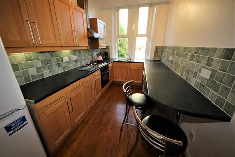 2 bedroom flat to rent, Lansdowne Road, BOURNEMOUTH,