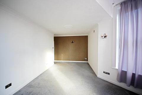 2 bedroom flat to rent, Lansdowne Road, BOURNEMOUTH,