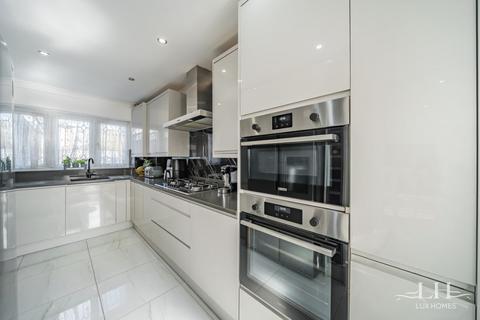 4 bedroom end of terrace house for sale, West Malling Way, Hornchurch