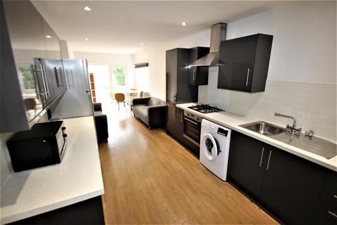 4 bedroom terraced house to rent, Northcote Road, Southsea