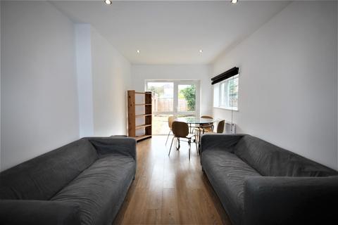 4 bedroom terraced house to rent, Northcote Road, Southsea
