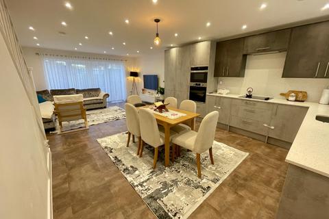 undefined, Sutherland Place, Luton, Bedfordshire, LU1 3SY