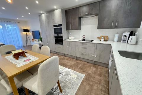 undefined, Sutherland Place, Luton, Bedfordshire, LU1 3SY