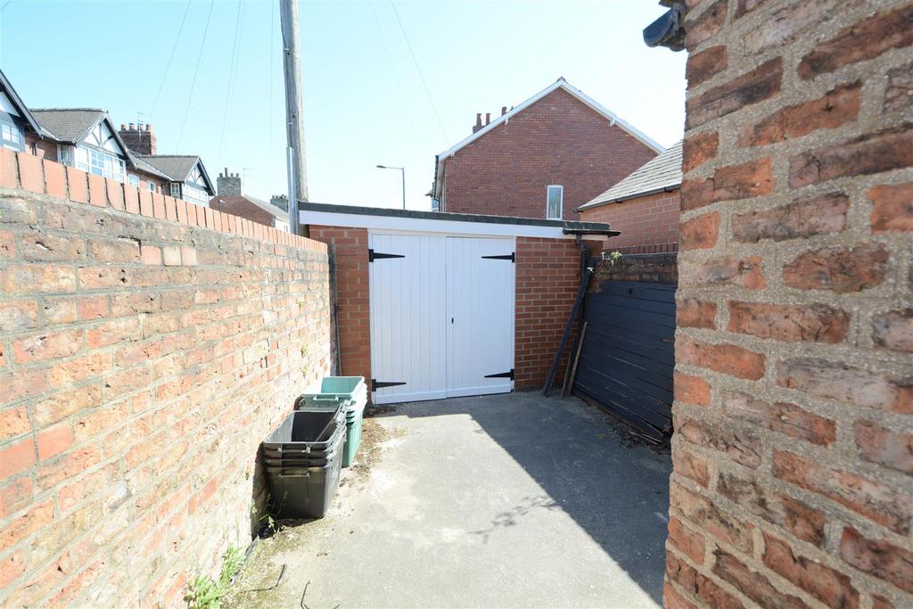Garage 1.jpg