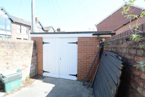 Property to rent, Hawthorn Grove, York