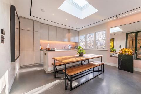 3 bedroom flat for sale, Elsworthy Road, Primrose Hill, NW3