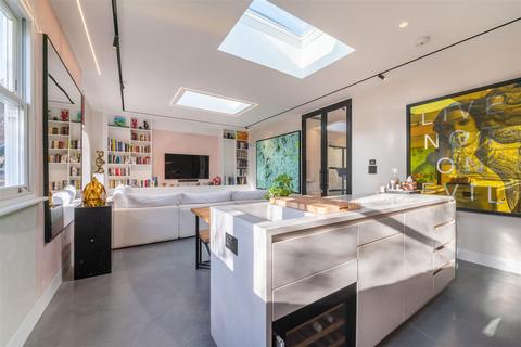 3 bedroom flat for sale, Elsworthy Road, Primrose Hill, NW3