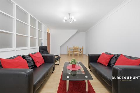 2 bedroom apartment to rent, New Wanstead, Wanstead E11