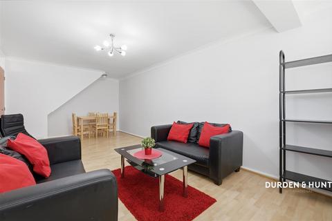 2 bedroom apartment to rent, New Wanstead, Wanstead E11