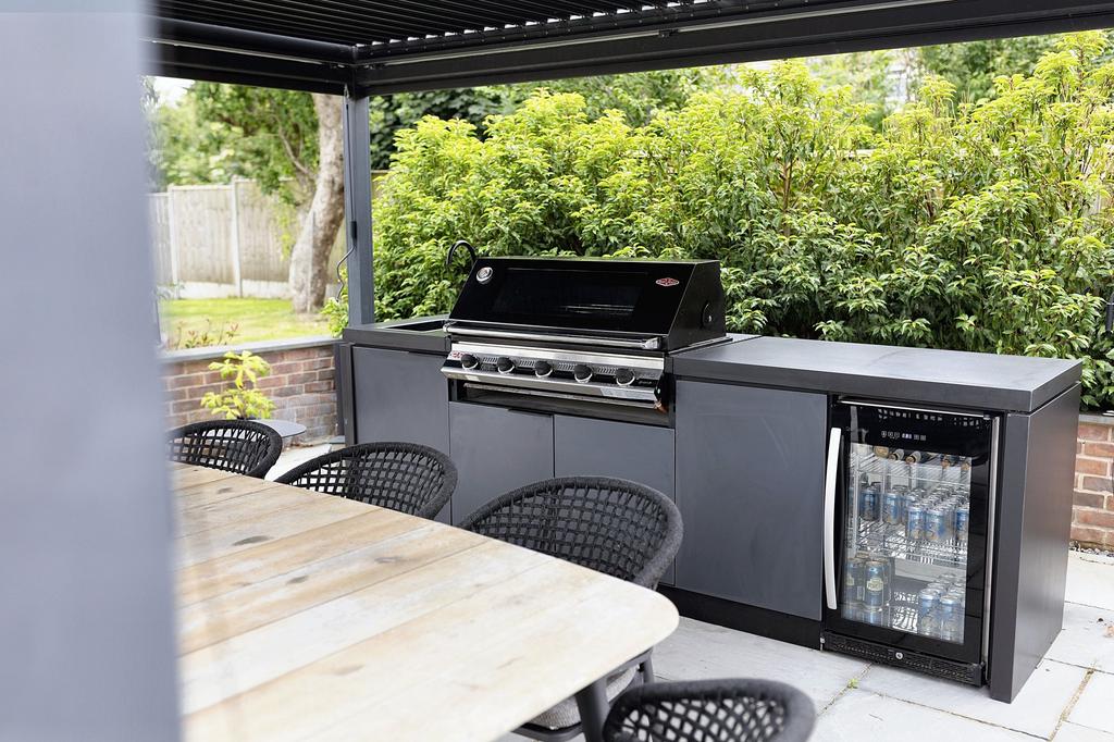 Outdoor Kitchen