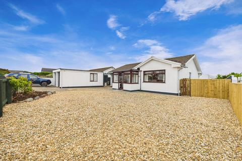 2 bedroom detached bungalow for sale, St. Brides View, Roch, SA62